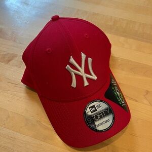NWT New Era Red and Black Interior 9FORTY Hat